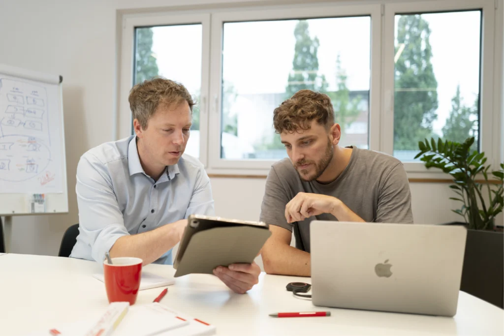 Project manager Eric Bretz and managing director Michael Weisenseel discussing MINGLECONTROL